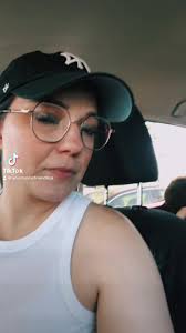 The truth is I’m 36 years old and still don’t know how to do my make up.  🤦🏻‍♀️ #momlife #thesekidsarewild #makeup #smokeyeye