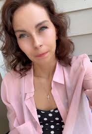 Daughter Tells Mom about Her Dad Grooming