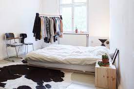 Außerdem wird wohnungsentrümpelung berlin gebunden angeboten. Berlin Apartment Skandinavisch Schlafzimmer Berlin Von Katleen Roggeman Houzz