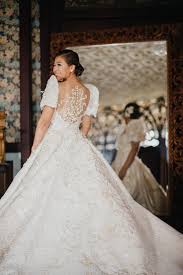 You Will Fall In Love With This Regal Filipiniana Wedding In Bataan Filipiniana Wedding Dress Filipiniana Wedding Unique Wedding Gowns