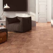 Il cotto viene adoperato per arredare le case immerse nel verde, nei boschi o anche nelle villette al mare.in ogni caso, questo materiale, riesce ad offrire un'atmosfera calorosa, quieta e particolarmente rustica. Camelot Cotto 15x30 R11 Effetto Cotto Tuscania Outlet Ceramiche