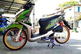 Disini saya ngereview motor saya sendiri.saya keburu buru bikin videonya soalnya hampir maghrib ,untuk part lain2 yang belum saya sebutin berarti itu masih. Velg Motor Beat Warna Biru Candy Info Kece