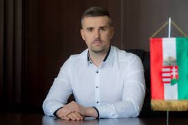 These boots are made for walkin' (2017) and anton vezuv: Jakab Peter 2018 Utan Az Ellenzek Felnott A Feladathoz Hogy Levaltsa A Fideszt Alfahir