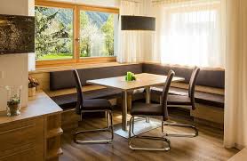 I nuovi appartamenti con ristorante del residence ahrner wirt si trovano a san giovanni in valle aurina, un piccolo paese situato a 1.014 metri di altezza. Chalet S Apartments A Campo Tures