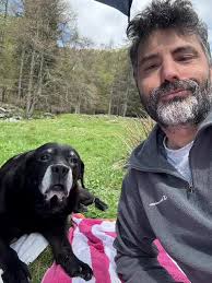 Leonard: Il Labrador Che Sorregge le Gambette