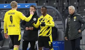 Wie sport bild berichtet, kommt aus der jugend der pariser. Bvb Brugge Favre Rotiert Moukoko Im Kader