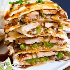 Steakhouse Mushroom Pepper Quesadillas Video Tatyanas Everyday Food Recipe Quesadilla Quesadilla Recipes Easy Mexican Food Recipes
