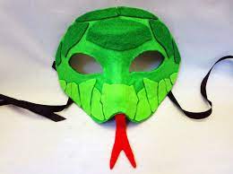 Lay the hood of a sweatshirt on the fabric close to the top edge of the fabric. 2014 03 Snake Chibi Mask Finished1 Jpg 1600 1198 Felt Animal Masks Felt Snake Snake Costume