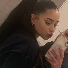 Taylor Marrs's Instagram, Twitter & Facebook