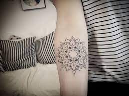 Feminine And Delicate Mandala Tattoo Created And Tattooed By Jessika Campos Tattoos Mandala Tattoo Geometric Tattoo