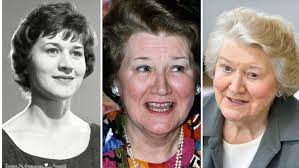 Ages 3+ ONSLOW ACTION FIGURE SODA BEE SODA BE กรมงทา SMOKEY BACON FLAVOURED  CRISPS SP I NEWS OH NICE!