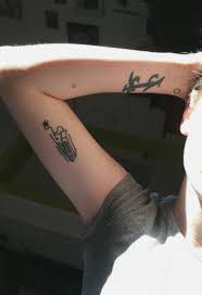 Em 13 de abril de 2014, twenty one pilots apresentou car radio no mtv movie awards de 2014. Car Radio Twenty One Pilots Tattoo Pilot Tattoo Tattoos
