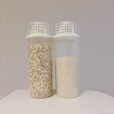 無印良品の米びつは シンプルな形でありながら細部にまでこだわりを持って作られています 冷蔵庫にすっぽりと収まる コンパクトサイズなのも魅力的 どんな点が便利なのか なぜ人気なのか お米以外にも使える活用術など 詳しくご紹介いたします 3ページ目