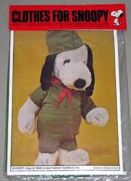 Peanuts Plush Snoopy Outfits Collectpeanuts Com Snoopy Collectibles Snoopy Snoopy Beagle