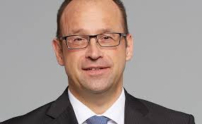 Der dadurch entstehende beratungsbedarf ist enorm. Lars Hille Wird Bankberater Bei Roland Berger