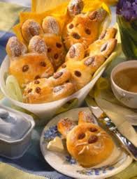 Lustige Osterhasen Brotchen Rezept Stuck Mehl Trocken Hefe Zucker Vanillin Zucker Salz Margarine Milch Ei Rosinen Haut Eigelb Rezepte Essen Essen Und Trinken