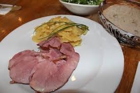 Das Badische Gericht Mit Rezept Zum Nachkochen Stammt Vom Gasthaus Jagerstuble In Oberharmersbach In Der Ferienregion Brande Essen Schaufele Frankische Kuche