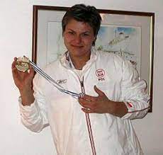 Feb 19, 2009 · kamila skolimowska en route to her 74.73 polish national record in dubnica (© peter jelinek) the iaaf and the athletics world today mourns the loss of poland's kamila skolimowska who won the gold medal in the women's hammer at the sydney olympics, and died suddenly yesterday (18) at the age of 26. Kamila Skolimowska Wikipedia Wolna Encyklopedia