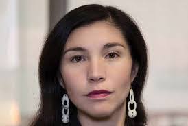 Elizabeth Hensley's Instagram, Twitter & Facebook