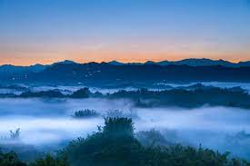 En 2018, la grande traversée du massif central à vtt renaît et vous propose un parcours de près de 1400 km. ä¸­å¤®å±±è„ˆã®æ—¥ã®å‡ºã®é¢¨æ™¯ å°æ¹¾ã®é¢¨æ™¯ Beautiful Photo Net