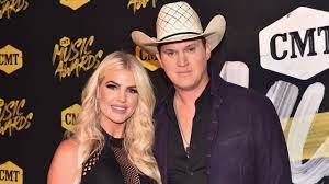 The country star's latest video for single heartache medication, features both him and summer duncan, dancing and looking ever so happy together. Country Singer Jon Pardi Engaged To Girlfriend Summer Duncan See Exclusive Pics Wusa9 Com