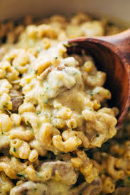 Add a layer of the meat to your mac and cheese mix and bake at high heat. Steak And Cheddar Mac And Cheese Pinch Of Yum Recipe Food Cheddar Mac And Cheese Beef Mac And Cheese