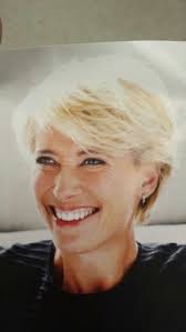 The distinguished actress played a game with ellen in which she had to impersonate as many animals as she could before time ran out. Emma Thompson Hair Short Hair With Layers Beautiful Gray Hair Short Hair Styles