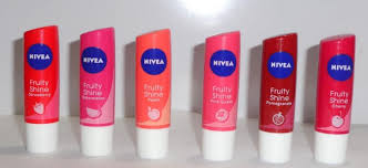 Wardah kembali menyediakan produk kecantikkan berkualitas dengan harga terjangkau dengan pelembab bibir ini. Harga Lip Balm Nivea Daftar Harga Terbaru Mei 2020