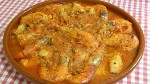 Ingredientes para hacer zarzuela de pescados en una sartén amplia con aceite a calentar ir friendo los pescados y los mariscos, de forma rápida y colocarlos en. Receta De Zarzuela De Pescado Y Marisco Youtube