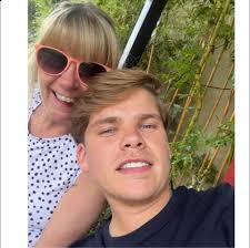 🗣️ "I went back to my mates