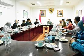 Masuk la sini, banyak kerja kosong dalam ni kami paparkan. Kjri Penang Menerima Kunjungan Kehormatan Pejabat Dari Jabatan Hal Ehwal Agama Islam Pulau Pinang