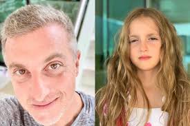 Luciano huck tem se movimentado para as eleições presidenciais de 2022. Luciano Huck Mostra Bilhete Da Filha Para Deus E Se Emociona