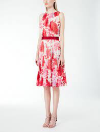 E' facile innamorarsi degli abiti giambattista valli come con il modello in georgette di seta rosa bubble che entrerà subito nei vostri cuori. Abito In Georgette Di Seta Fuxia Deserto Max Mara Dresses Silk Georgette Dress Party Dresses For Women