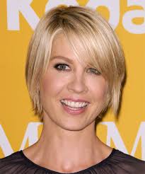 Elfman tends to go for a short cut, but she varies it. 14 Jenna Elfman Hairstyles Hair Cuts And Colors