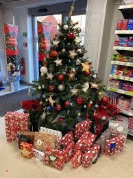 Unfortunately customers aren't able to shop for tesco's christmas trees. Shoppers At Tesco Express Balderton Donate Countless Presents Thanks To New Giving Christmas Tree
