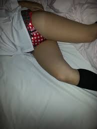 家撮り流出】パンツ丸見えで寝てる妹・・・襲っていいのか？ｗｗｗｗｗｗｗ | 5回は抜けるエロ画像