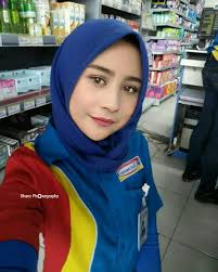 Pegawai #indomaret yok buat abng² ku buat klen² yg blom subscribe jngan lupa subscribe ,yg mau reques kome gara gara anak top up game online, ayahnya marahi kasir indomaret video klarifikasi. Bikin Ngakak Foto 10 Selebriti Jadi Kasir Minimarket Dan Ojek Online