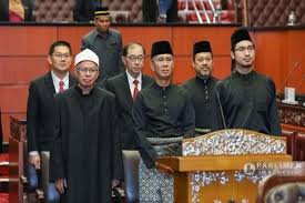 Rais yatim tidak sesuai jadi presiden dewan negara pembangkang. Enam Ahli Dewan Negara Angkat Sumpah Hari Ini The Malaya Post