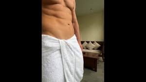 Hot flexing muscle young man, onlyfans Artemus Muah @u304764104