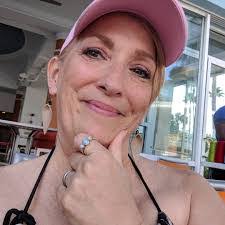 Kim Rinaldi's Instagram, Twitter & Facebook