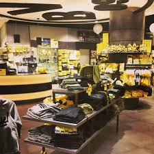 Im shop von bvb könnt ihr auch per rechnung bezahlen. Photos At Bvb Fanshop Sporting Goods Shop In Dortmund