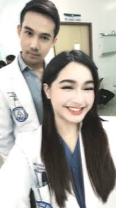 Shoutout sa mga Doc Analyn at Doc Lyndon shippers d'yan! 😁  #AbotKamayNaPangarap
