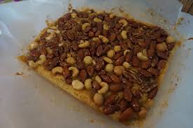 He is best known for his eccentric stage persona, which includes outrageous clothes and extroverted antics. Einfache Leckere Nutella Nussecken Tarte A La Maus Low Carb Rezepte
