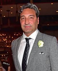 The voice is an american singing competition television series broadcast on nbc.it premiered during the spring television cycle on april 26, 2011. Mousse T Klatsch Tratsch De