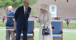 La morte del duca di edimburgo filippo, consorte della regina elisabetta ii, scomparso oggi 9 aprile all'età di 99 anni, raccoglie i sudditi di sua maestà davanti ai cancelli della residenza londinese della. Silenzio Sulla Morte Di Filippo D Edimburgo Enigma E Mistero Ecco Quello Che Si Sa Il Fatto Quotidiano