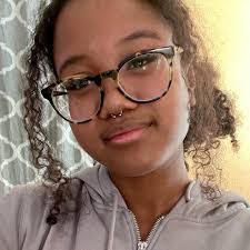 Serena Pierce's Instagram, Twitter & Facebook