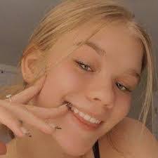 Michelle Feagans's Instagram, Twitter & Facebook