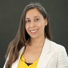 Lara Sutherland's Instagram, Twitter & Facebook