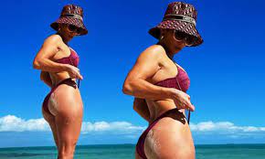 She was crushed after they broke up, though she felt at the time that a source close to lopez told e! Jennifer Lopez Puts Her World Famous Bum On Display In A Jaw Dropping Bikini Clad Beach Snap Daily Mail Online