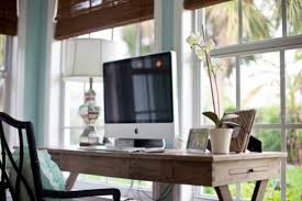 Desainlah secara fungsional dengan ciri khas gaya sendiri agar menjadi ruang yang senyaman mungkin untuk. 5 Tips Menghias Ruang Kerja Di Rumah Nurraysa